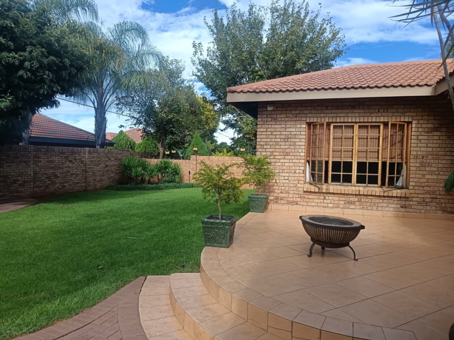 4 Bedroom Property for Sale in Hillcrest Northern Cape